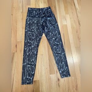 Beyond Yoga Black and White Snake Print Leggings